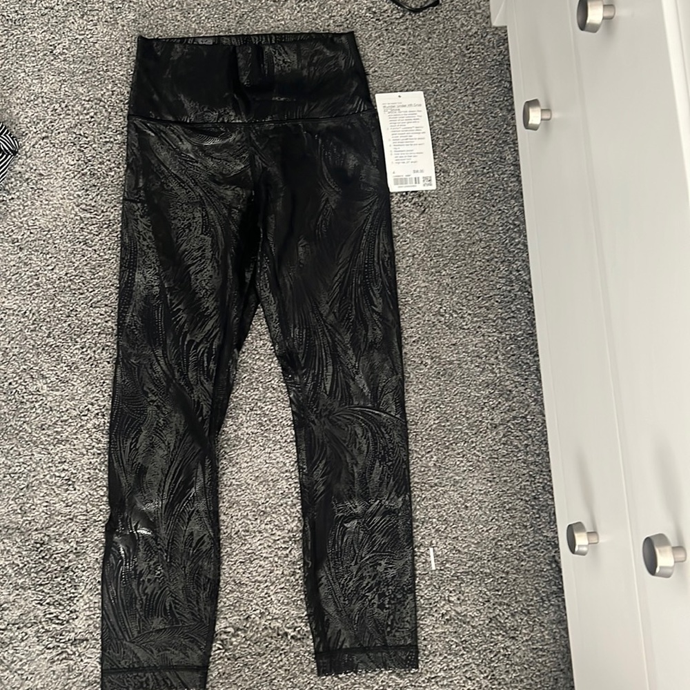 Lululemon wunder under crop 23 inch *SHINE size black NWT